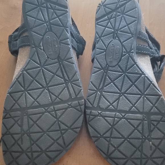 Born Origins Black Sandals - Picture 4 of 8